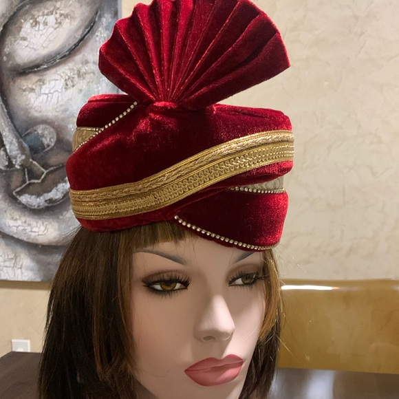 BEAUTIFUL Men’s Deep Red Velvet/ Indian groom /wedding/ turban /SAFA head piece - Picture 2 of 9